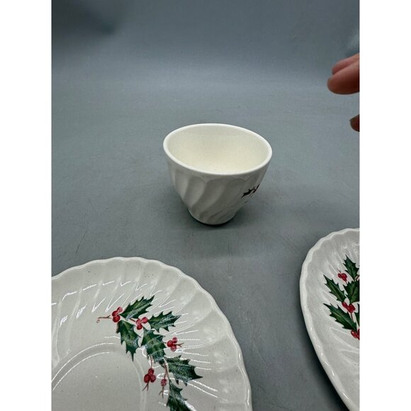 Vintage Christmas Holly berry Cup & 2 Saucer Set - Ceramic Tableware READ - Picture 8 of 12